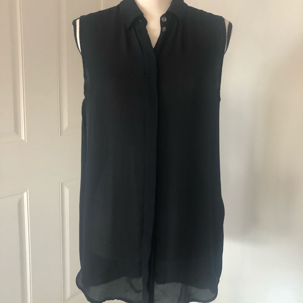 Sleeveless collared tunic